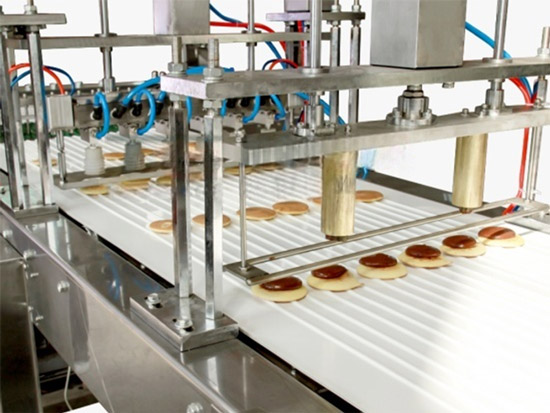 Máquina de llenado, inyección y juntado (sandwiching)